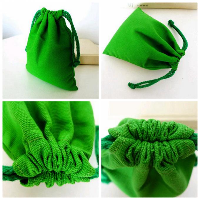 Kleine kundenspezifische grüne Samt-Zugschnur-Taschen weich Schmuck schützen